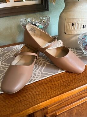 Brand new!!! Banana Republic Taupe Mary Jane Flats NWT!!! 8M